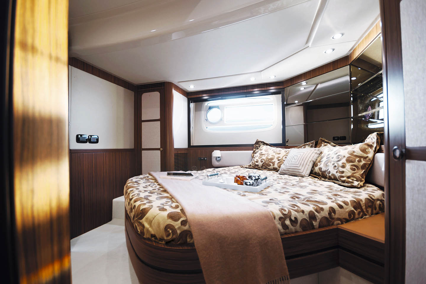 64_20170119094651_m53-master-cabin_mid-res